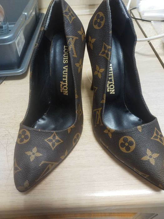 Brązowe szpilki Louis Vuitton rozmiar 37