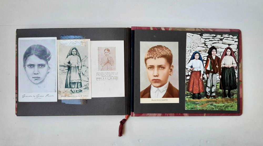 Colecção de 116 pagelas portuguesas antigas apresentadas num álbum