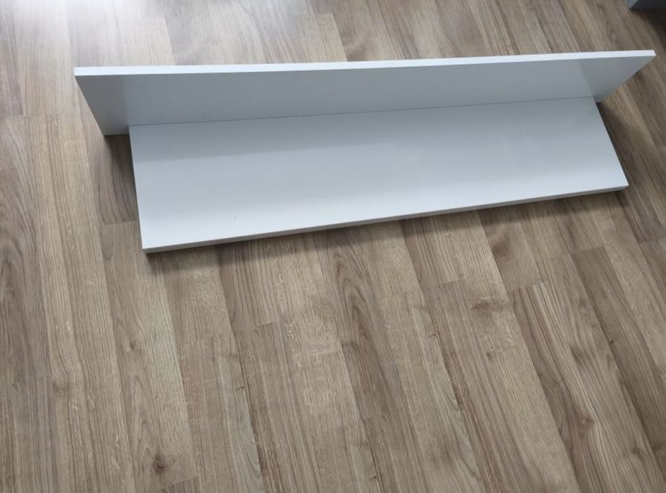 Biała lakierowana półka