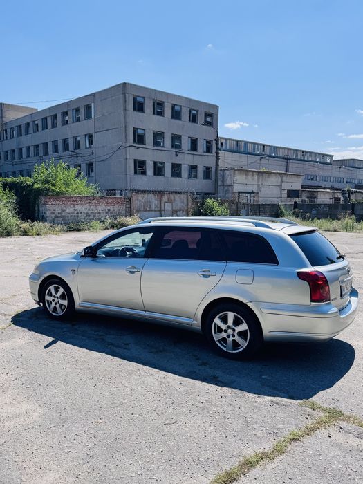 Продам Toyota Avensis 2003 року 2.0 D4D