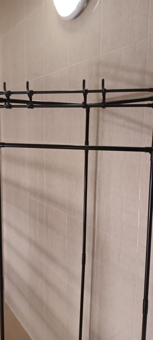 Cabide de canto impecável