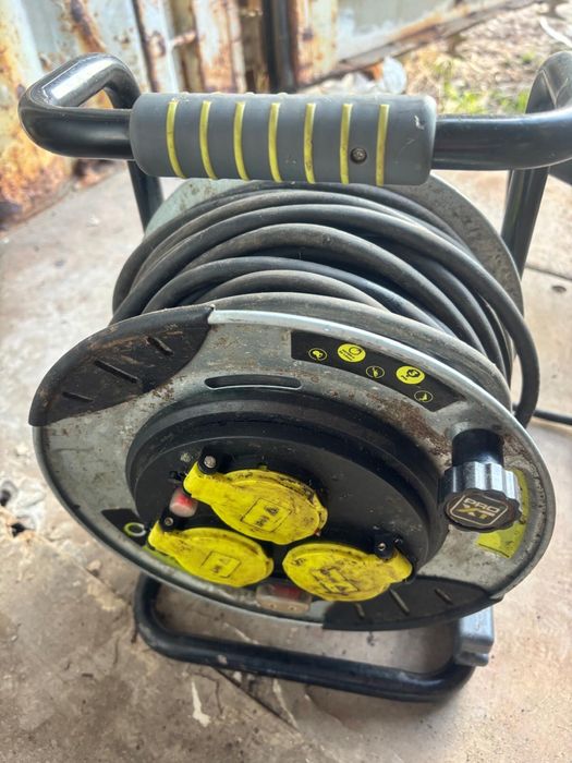 Przedłużacz bębnowy Diall METALOWY 3 x 1,5 mm2 25 m
