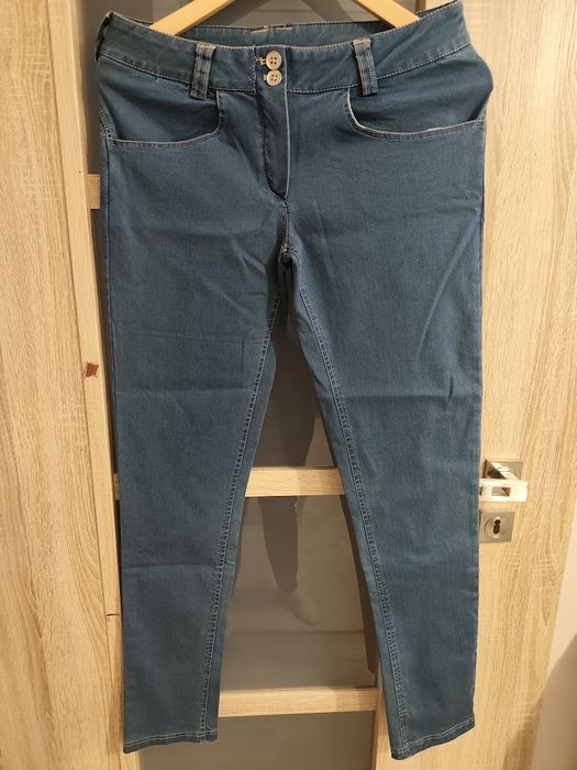 Nowe jeansy rurki push up 40