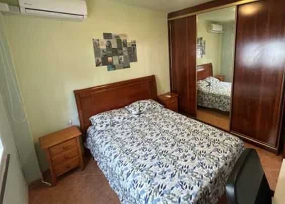 Arrendo T2 com mobilia
