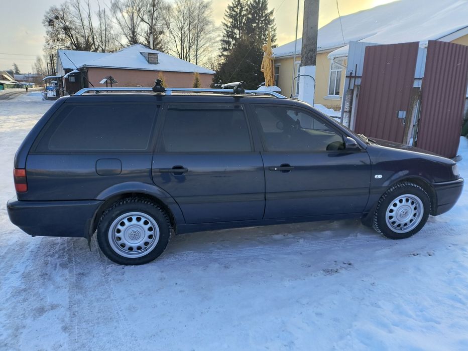 Фольцваген Б4 синій