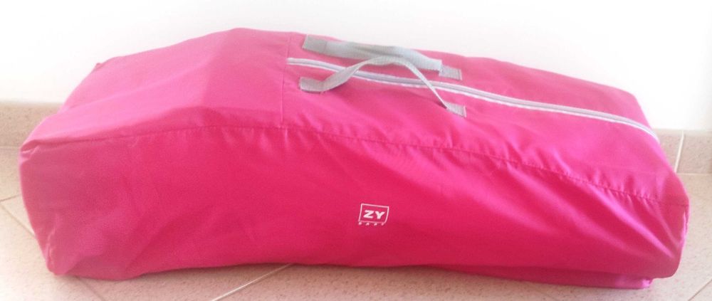 Cama de bébé dobravel com muitos acessorios
