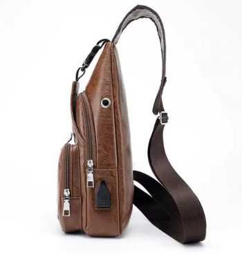 Bolsa / Mala tiracolo em couro PU com saída USB - Preta
