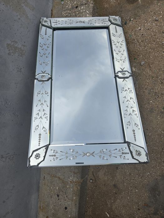 Espelho com rebordo trabalhado á mão