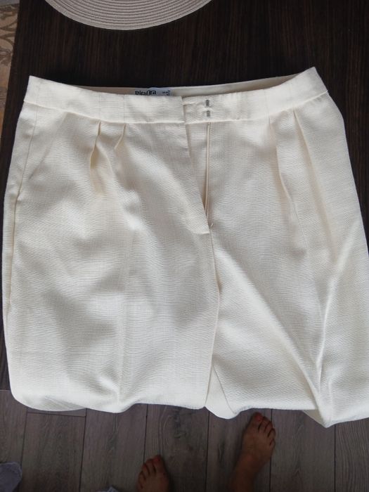 Стильний жіночий костюм