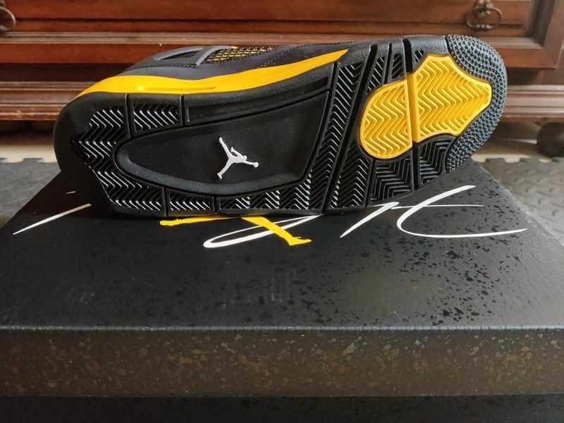 Jordan 4 Retro Thunder r.39