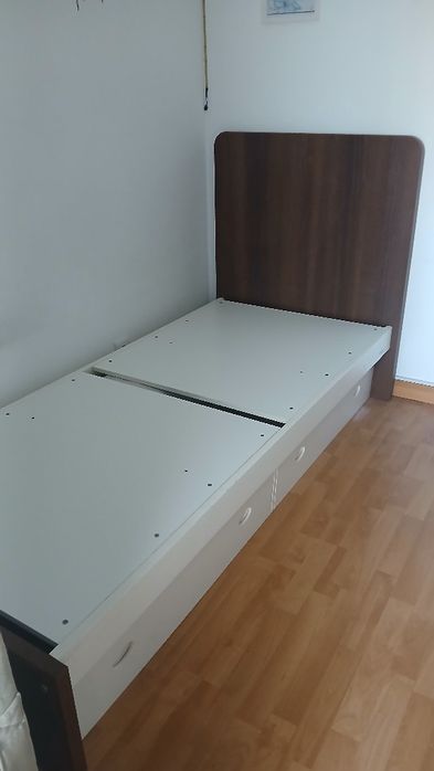 Cama de solteiro que faz de casal