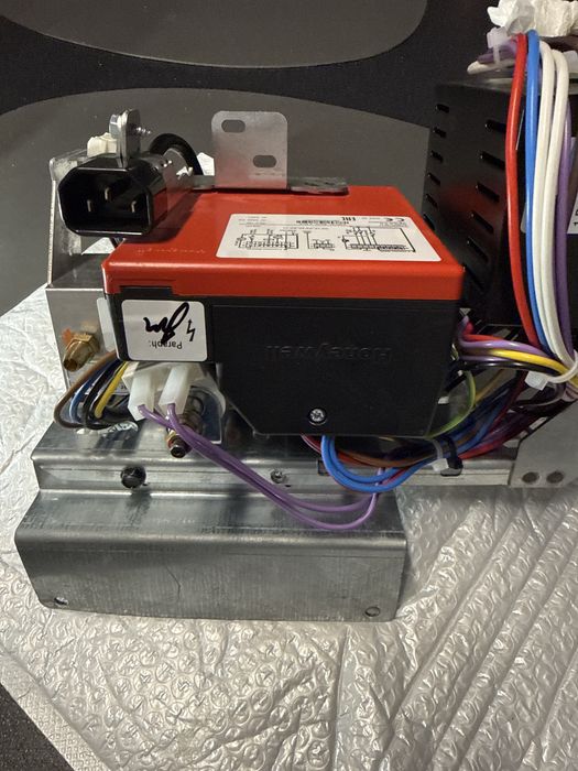 Honeywell DFGT-03MC01 i S4965C3011 moduł sterownik palnika