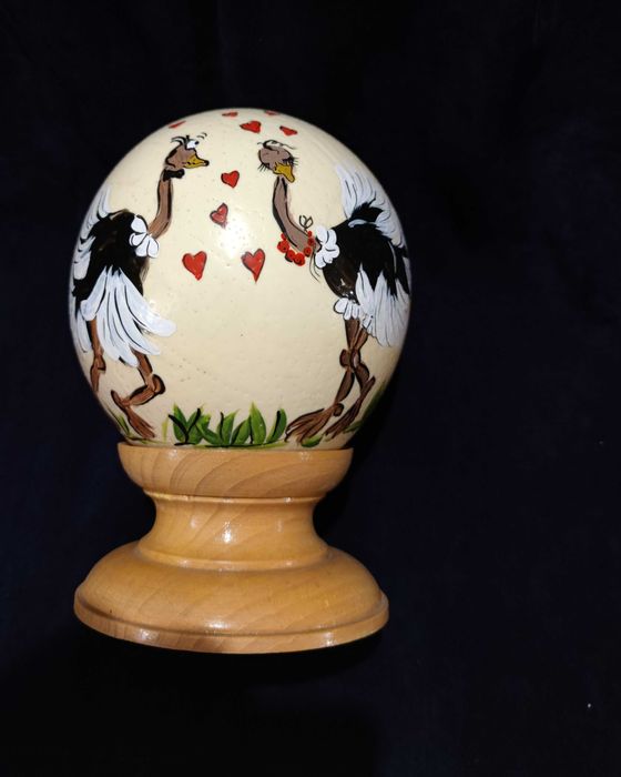 pisanka handmade -  strusie jajo na podstawce