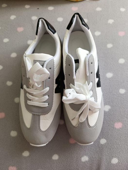 Кросівки жіночі нові