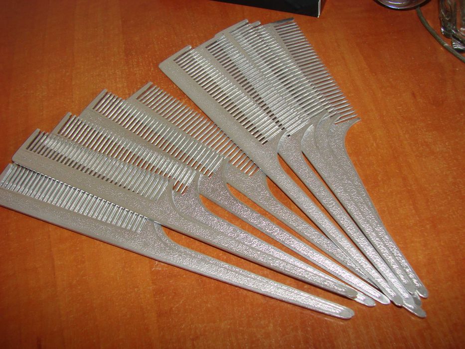 stary aluminiowy grzebień fryzjerski z ogonem. CCCP