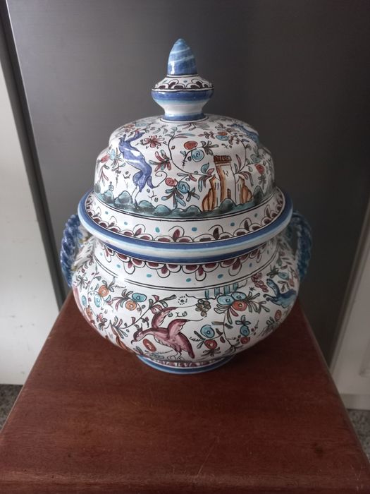 Terrina em faiança decorativa de Coimbra - peça numerada