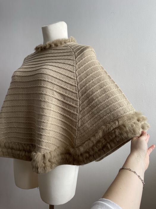 Poncho Armani Jeans beżowe z futrem eleganckie wiosenne na wiosnę