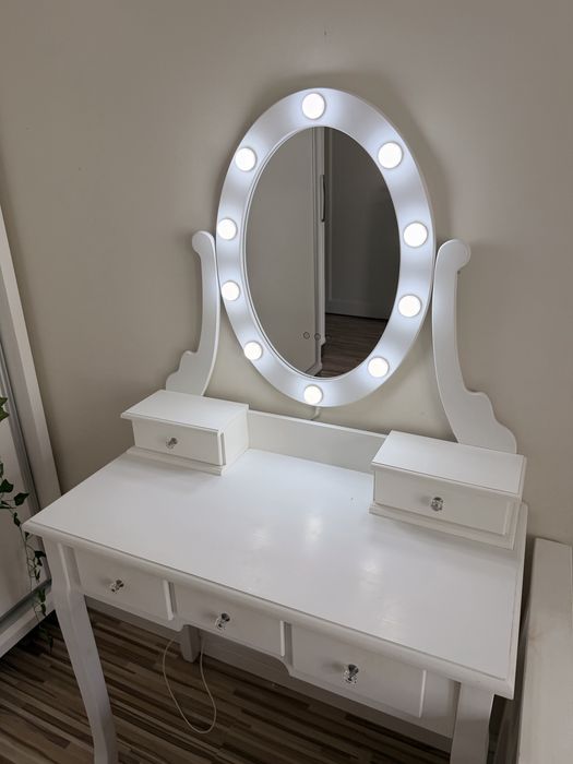 Toaletka z lustrem led