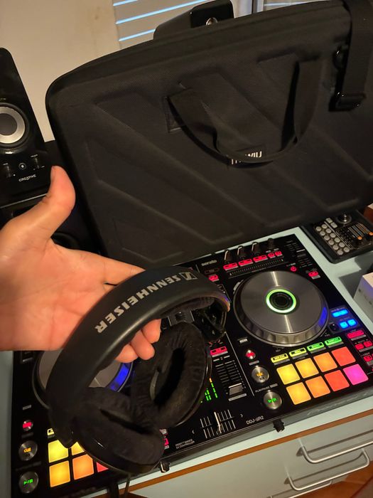 Controladora Pioneer SR2 com tampa, mala e headphones Beats e SEENHEISER