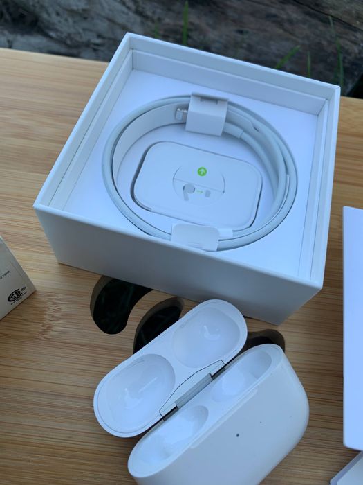 Кейс Apple AirPods Pro 2 with MagSafe Charging Case Lightning (MQD83)