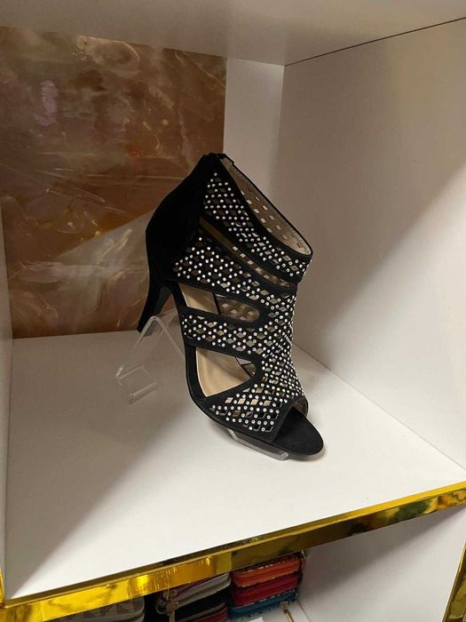 Lote de sapatos compostos por 12 pares de calçado novos, ideais para revenda online, lojas e feiras