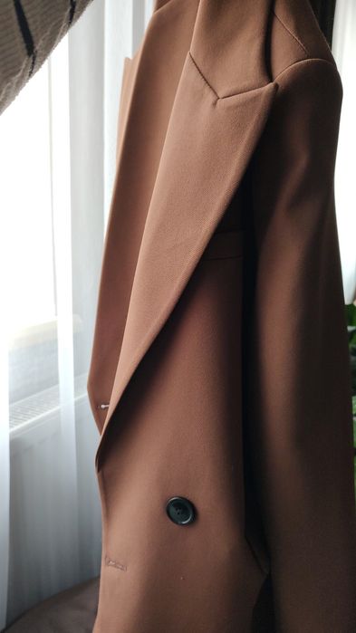 Костюм трендового коричневого кольору