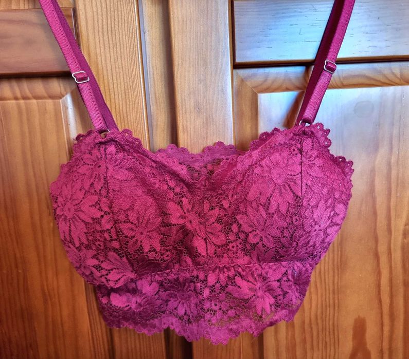 Top curto/ soutien bordeaux rendado, tamanho XS