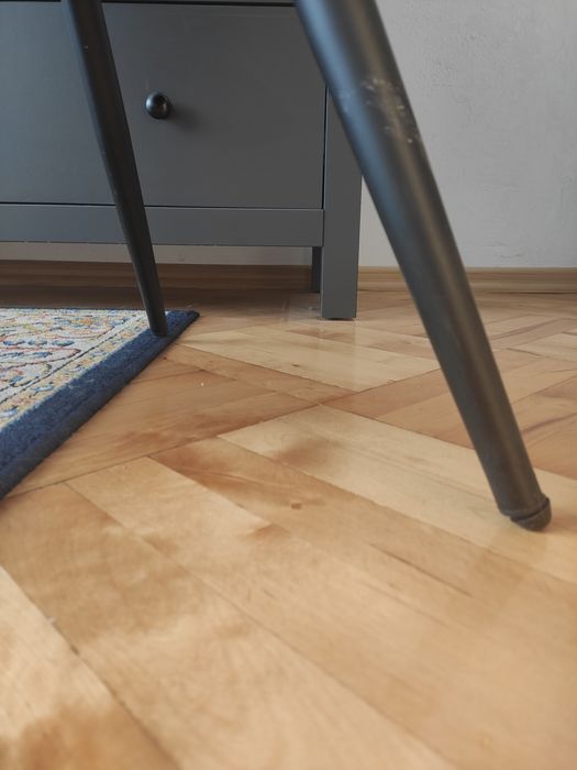 Welurowy pikowany fotel