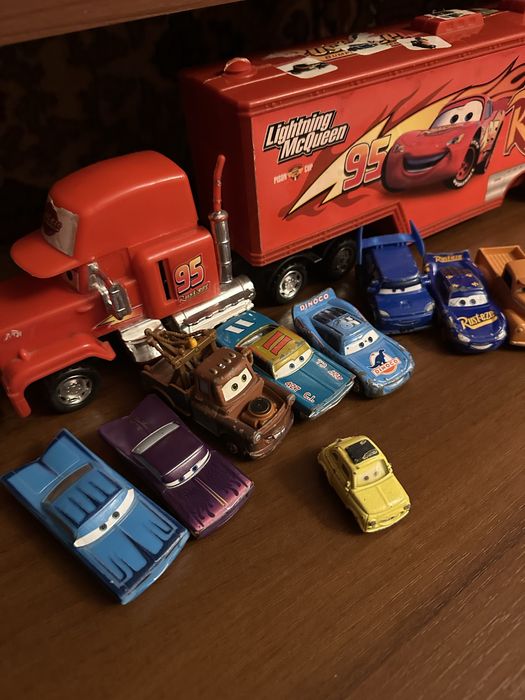 Машинки з мультика тачки