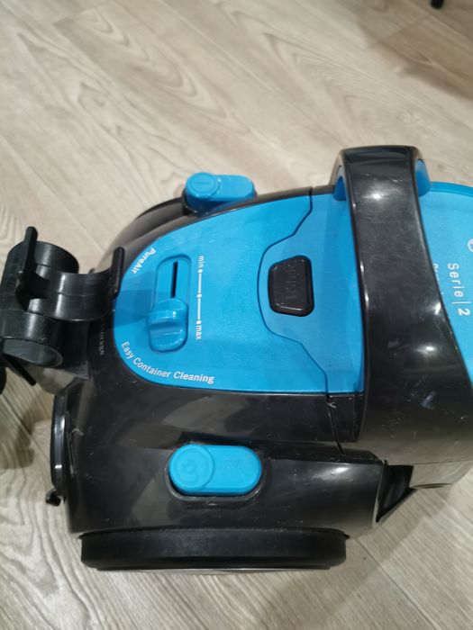 Пилосос безмішковий Bosch BGS05X240