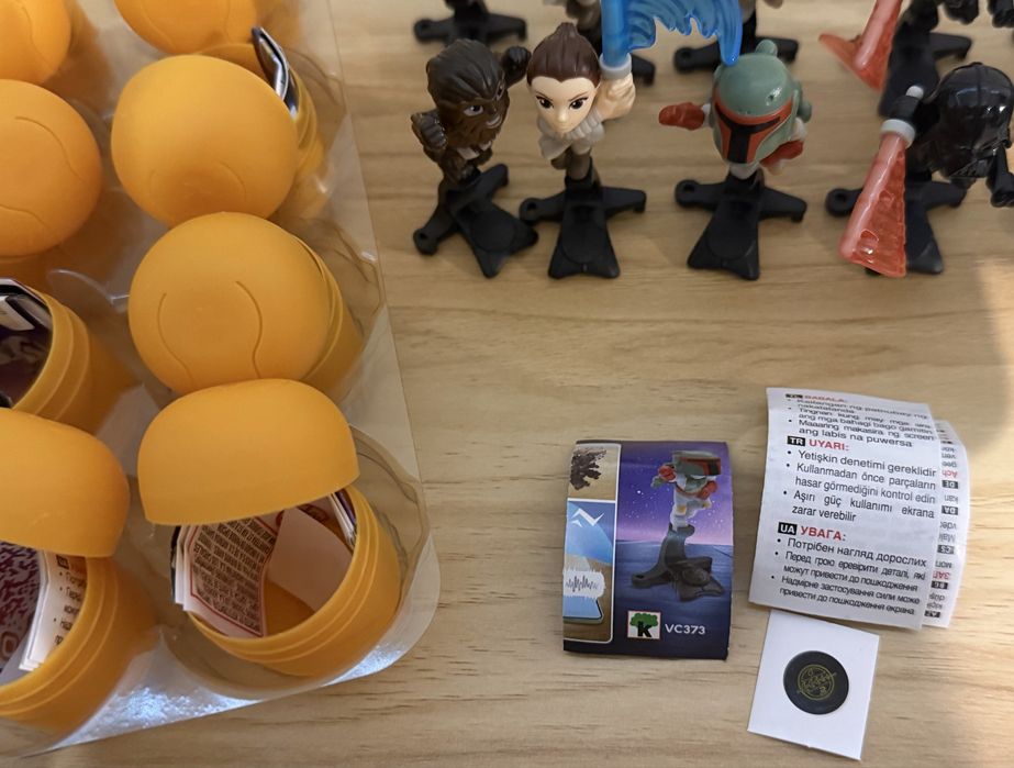 10 фігурок kinder Star Wars залишився  боба фет!