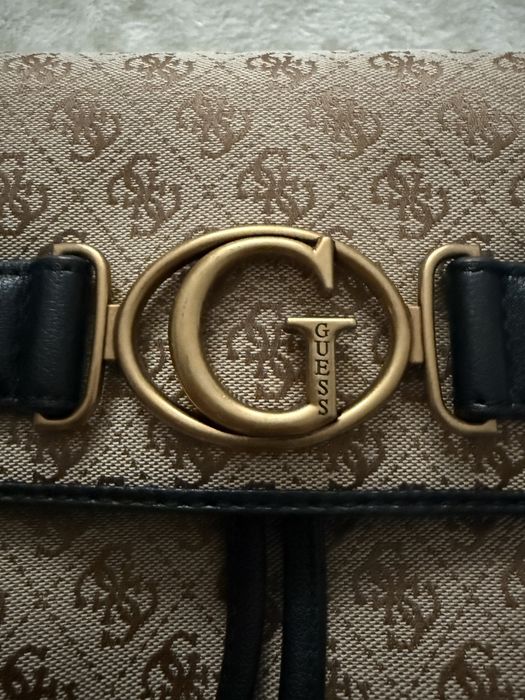 Жіночий рюкзак Guess