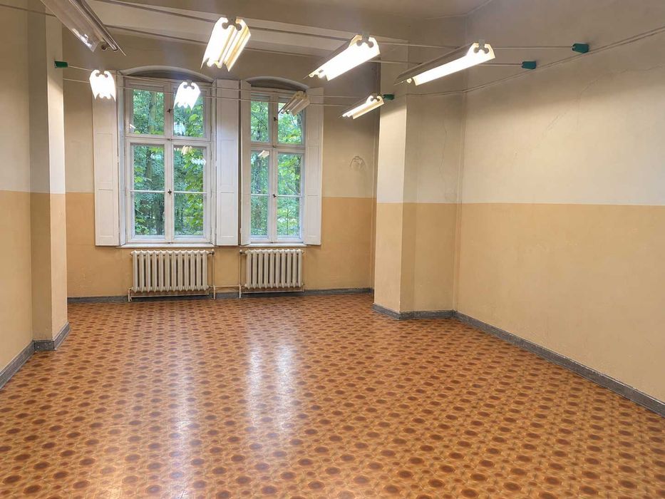 Bez prowizji. Na wynajem lokal użytkowy usytuowany na wysokim parterze w dworku w Świętochłowicach Piaśnikach