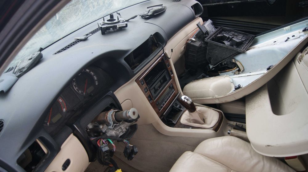 Skoda Superb 2004 Lakier(9910) na części maska zderzak klapa błotnik