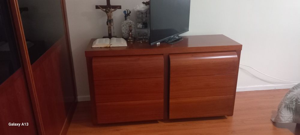 Mobília de quarto em cerejeira