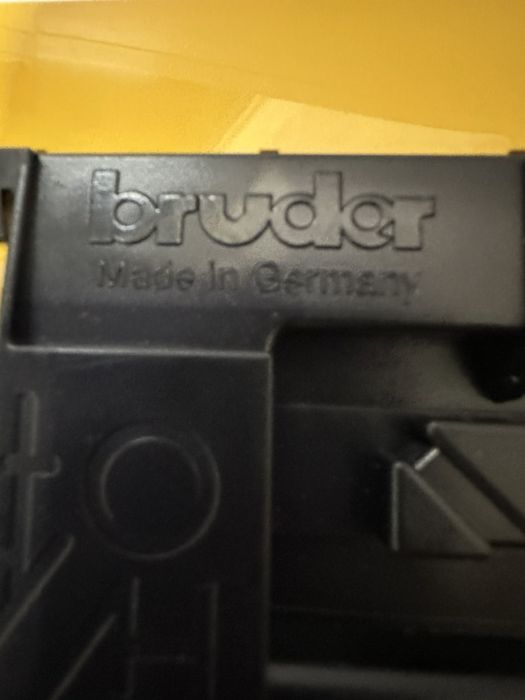 Тягач Bruder Mercedes