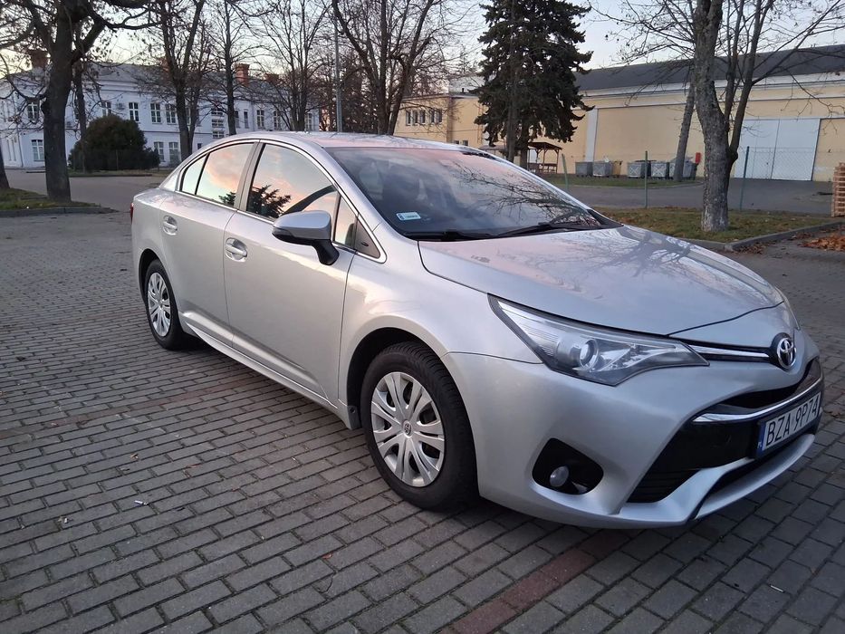 Toyota Avensis Toyota Avensis 1,8 Benzyna 2017 Polski salon