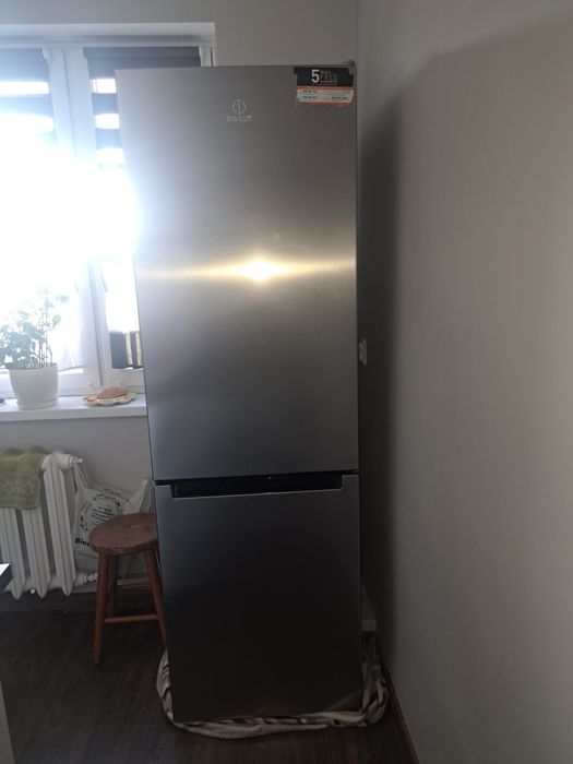 Sprzedam lodówkę INDESIT