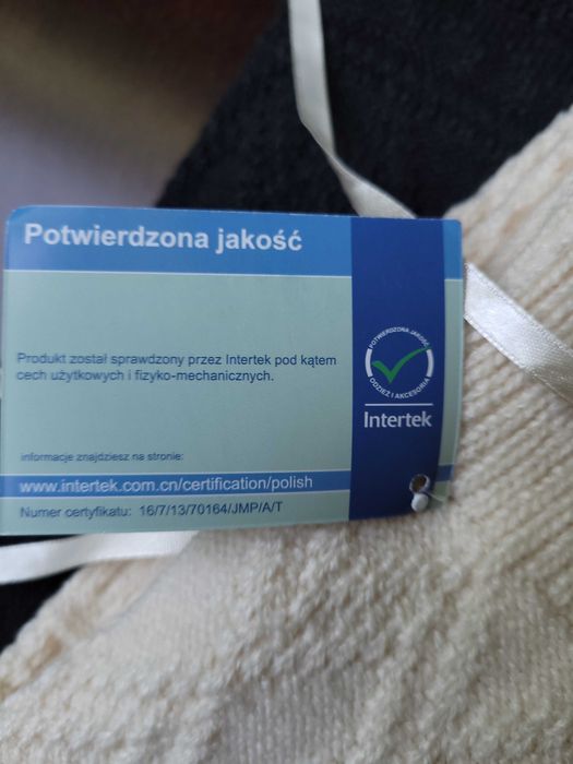 Zestaw trzech par nowych zakolanówek damskich.
