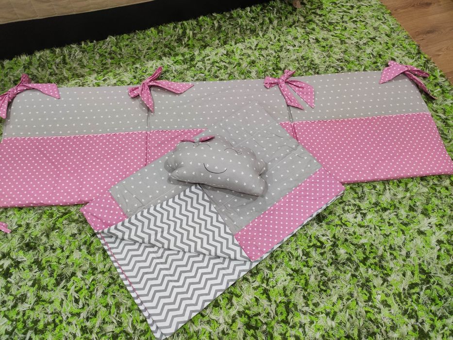 Edredom, resguardo e almofada de berço