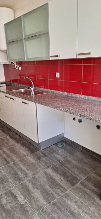 Apartamento T2.  Com boas areas perto da estação da  Amadora .