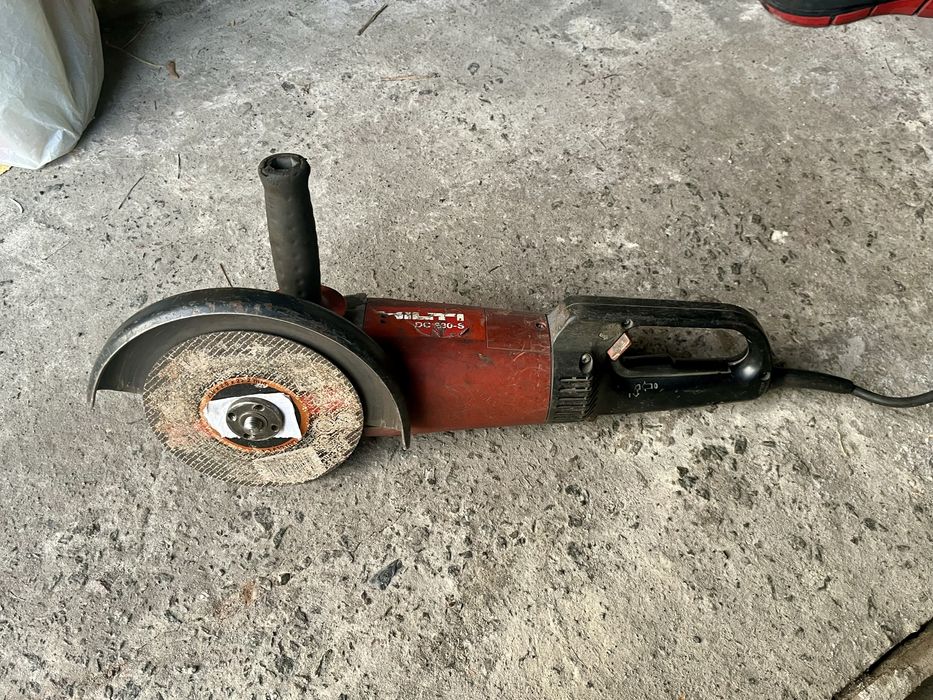 Кутова шліфувальна машина Hilti DC 230 S