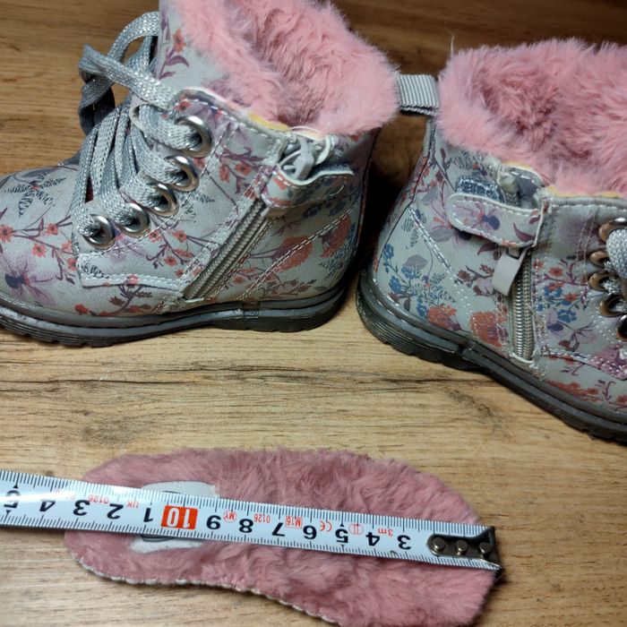 Продам сапожки нові