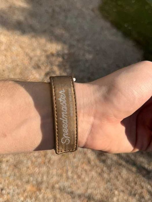 Saturn SO33T100 by Omega x Swatch - Golden Dial Celestial Style