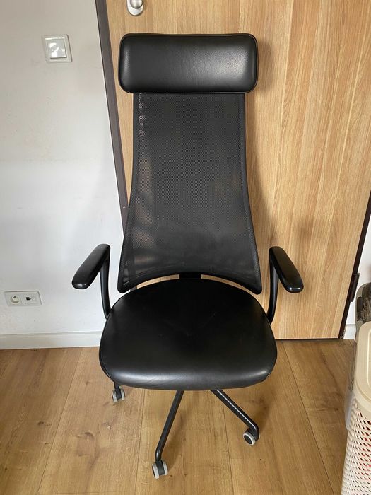 JÄRVFJÄLLET Krzesło biurowe z podłokietnikami, Glose czarny. Ikea