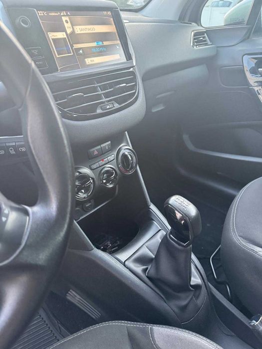 PEUGEOT 208 1.4 HDi