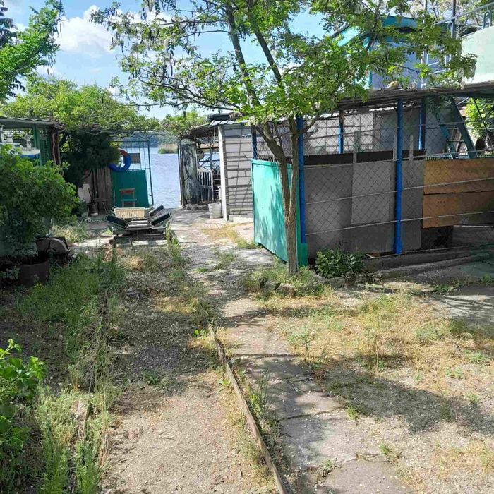 Продам металический бокс с навесом