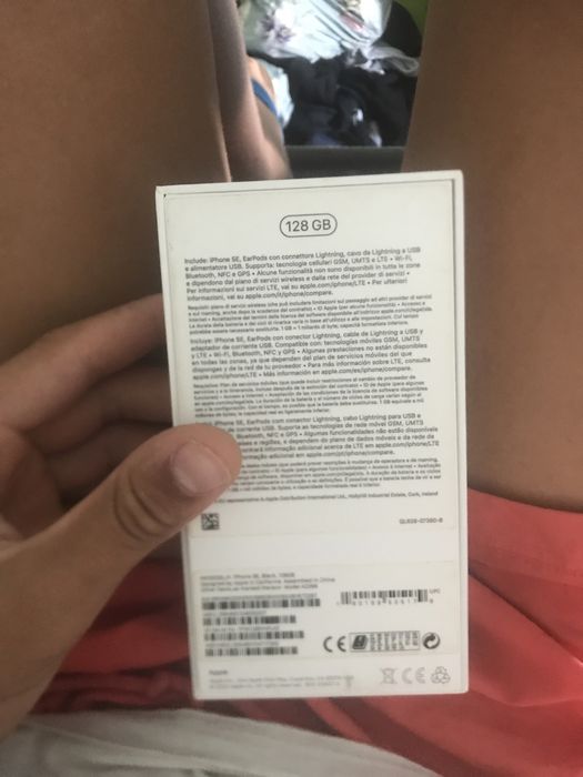 Caixa de iphone SE 128 GB