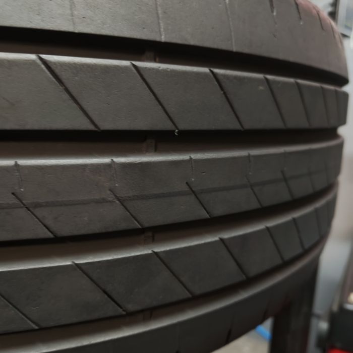 235/45/18 Sprzedam parę opon letnich Goodyear