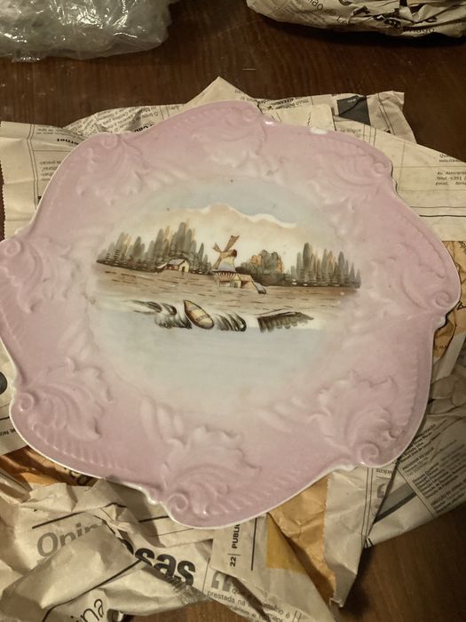 Jarras e pratos decorativos antigos